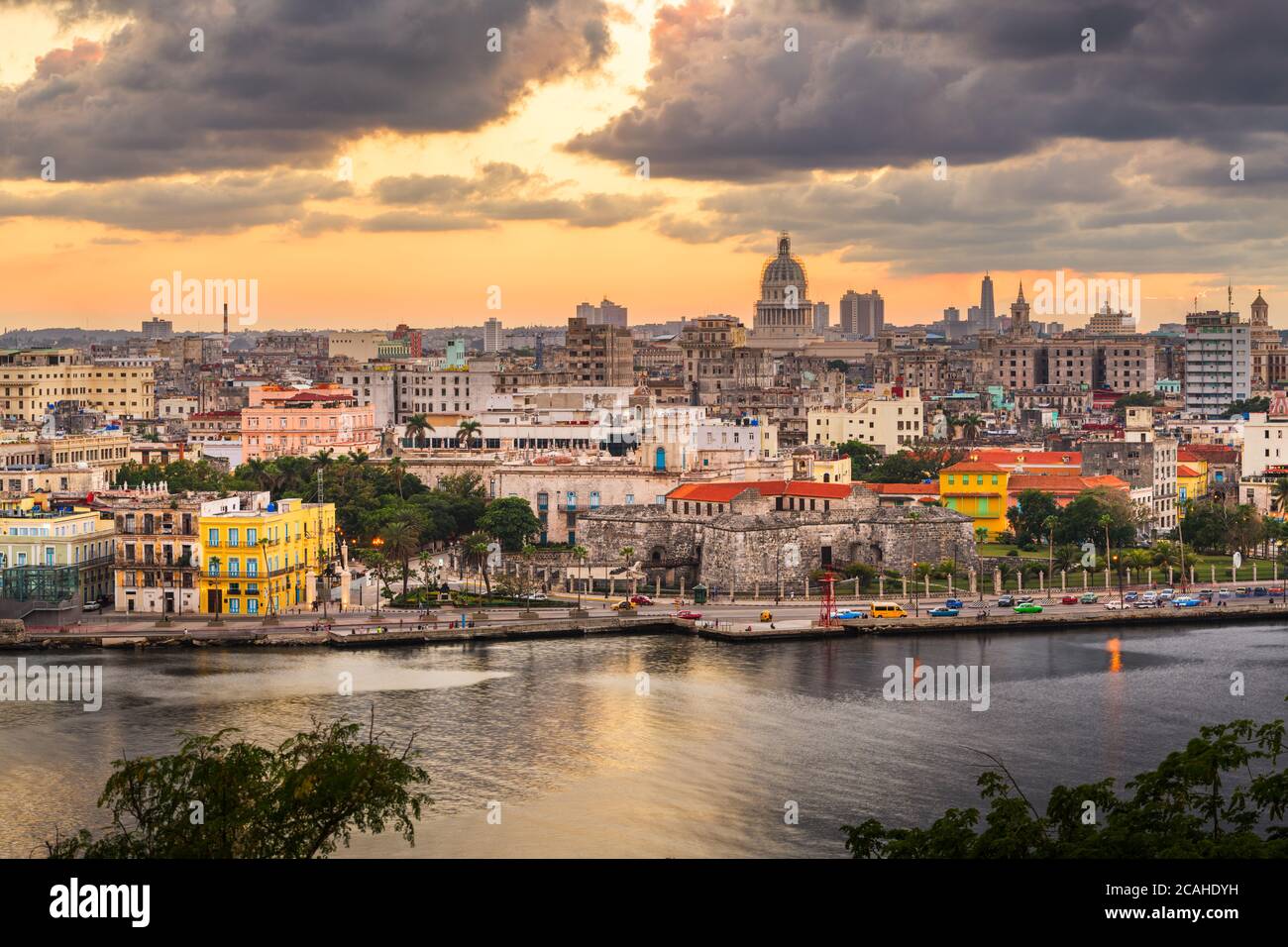 Havanna, Kuba Downtown Skyline in der Dämmerung. Stockfoto