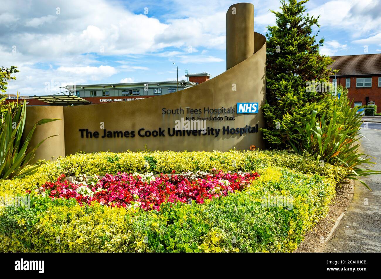 Schild am Eingang zu den NHS Foundation Trust James Cook Krankenhaus Süd  Tees Universitätskliniken Stockfotografie - Alamy