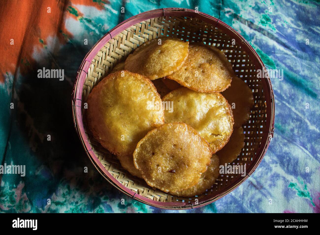 Handgemachter bangladeschischer Kuchen. Auch nam of PITHA, GUR PITHA, Vaja PITHA etc. Bild von köstlichem Kuchen aus Bangladesch. Es trägt Tradition. Stockfoto