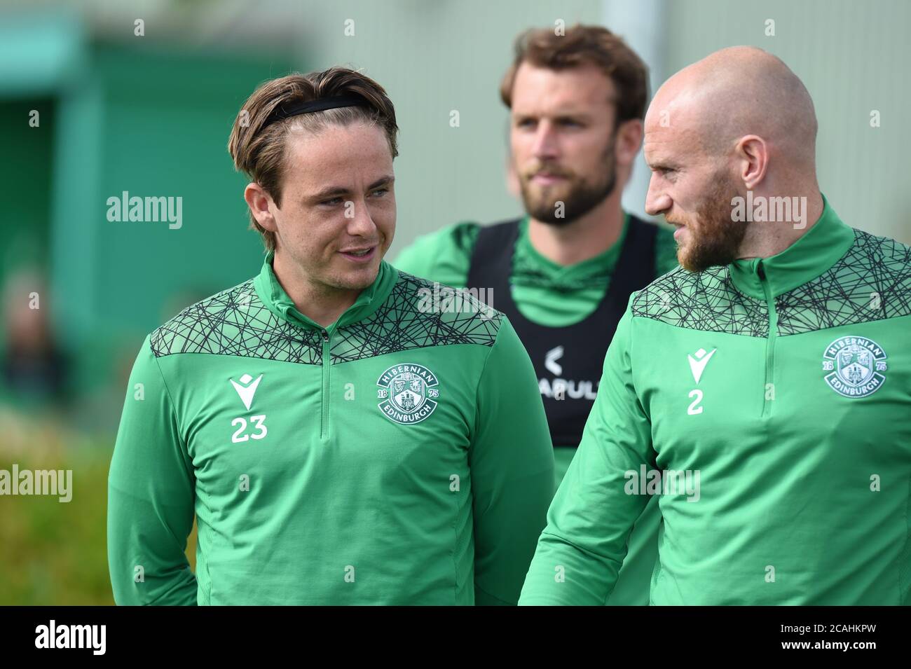 Tranent, Ormiston, East Lothian.Schottland. Großbritannien, 7. August 20. L/R Hibernian Scott Allan, Christian Doidge & David Grey Trainingseinheit für SPL Match gegen Livingston . Kredit: eric mccowat/Alamy Live Nachrichten Stockfoto