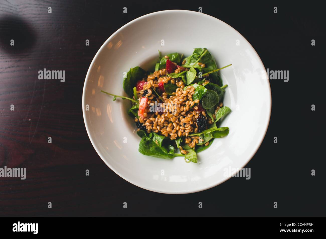 Essen im Restaurant mit einem wunderschönen Koch. Warm, lecker, Komfort Essen zu Hause gemacht. Stockfoto