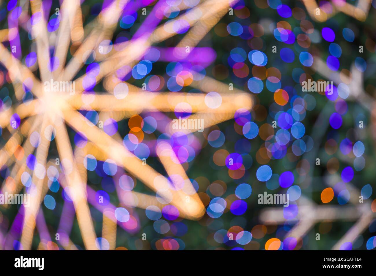 Stadtlichter verschwommen abstraktes kreisförmiges Bokeh auf dem Hintergrund Stockfoto