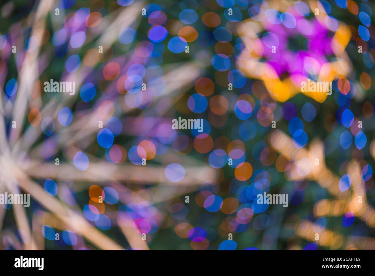 Stadtlichter verschwommen abstraktes kreisförmiges Bokeh auf dem Hintergrund Stockfoto