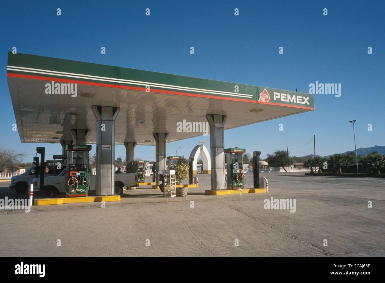 Pemex, eine staatliche Tankstelle in Muzquiz, einer Stadt im nordmexikanischen Bundesstaat Coahuila. ©Bob Daemmrich Stockfoto
