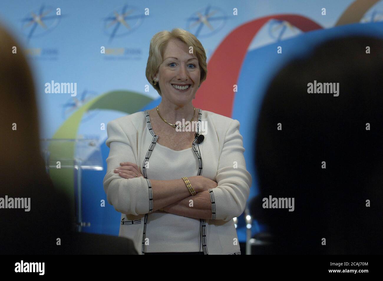 Austin, Texas, USA, 4. Mai 2006: Anne Mulcahy, Vorsitzende des Vorstands und CEO von Xerox, hält ihre Keynote auf dem World Congress of Information Technology (WCIT) High-Tech-Treffen in Austin. Mulcahy hob die Bestrebungen ihres Unternehmens zur Verbesserung des Dokumentenmanagements im 21. Jahrhundert hervor. ©Bob Daemmrich Stockfoto