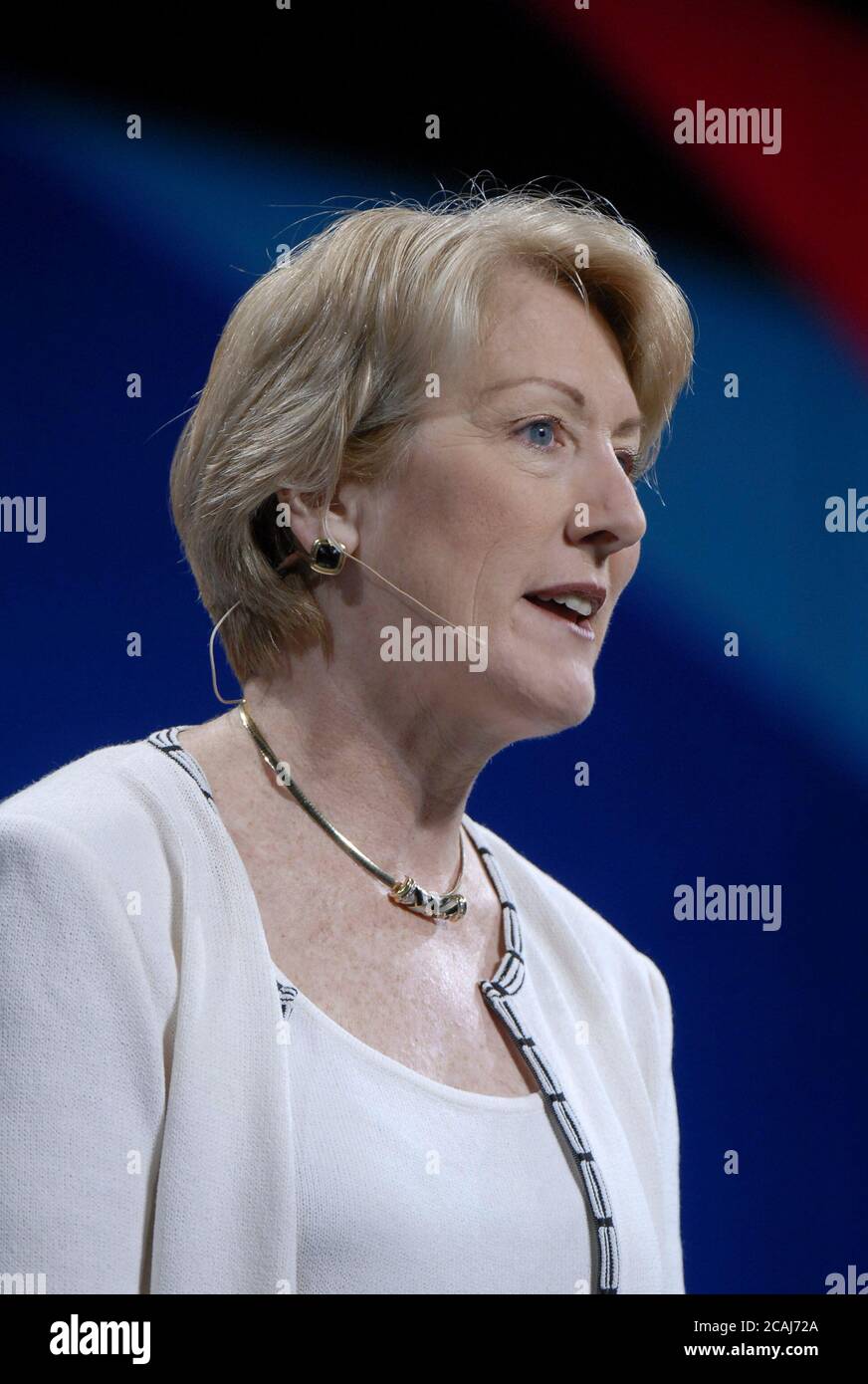 Austin, Texas, USA, 4. Mai 2006: Anne Mulcahy, Vorsitzende des Vorstands und CEO von Xerox, hält ihre Keynote auf dem World Congress of Information Technology (WCIT) High-Tech-Treffen in Austin. Mulcahy hob die Bestrebungen ihres Unternehmens zur Verbesserung des Dokumentenmanagements im 21. Jahrhundert hervor. ©Bob Daemmrich Stockfoto