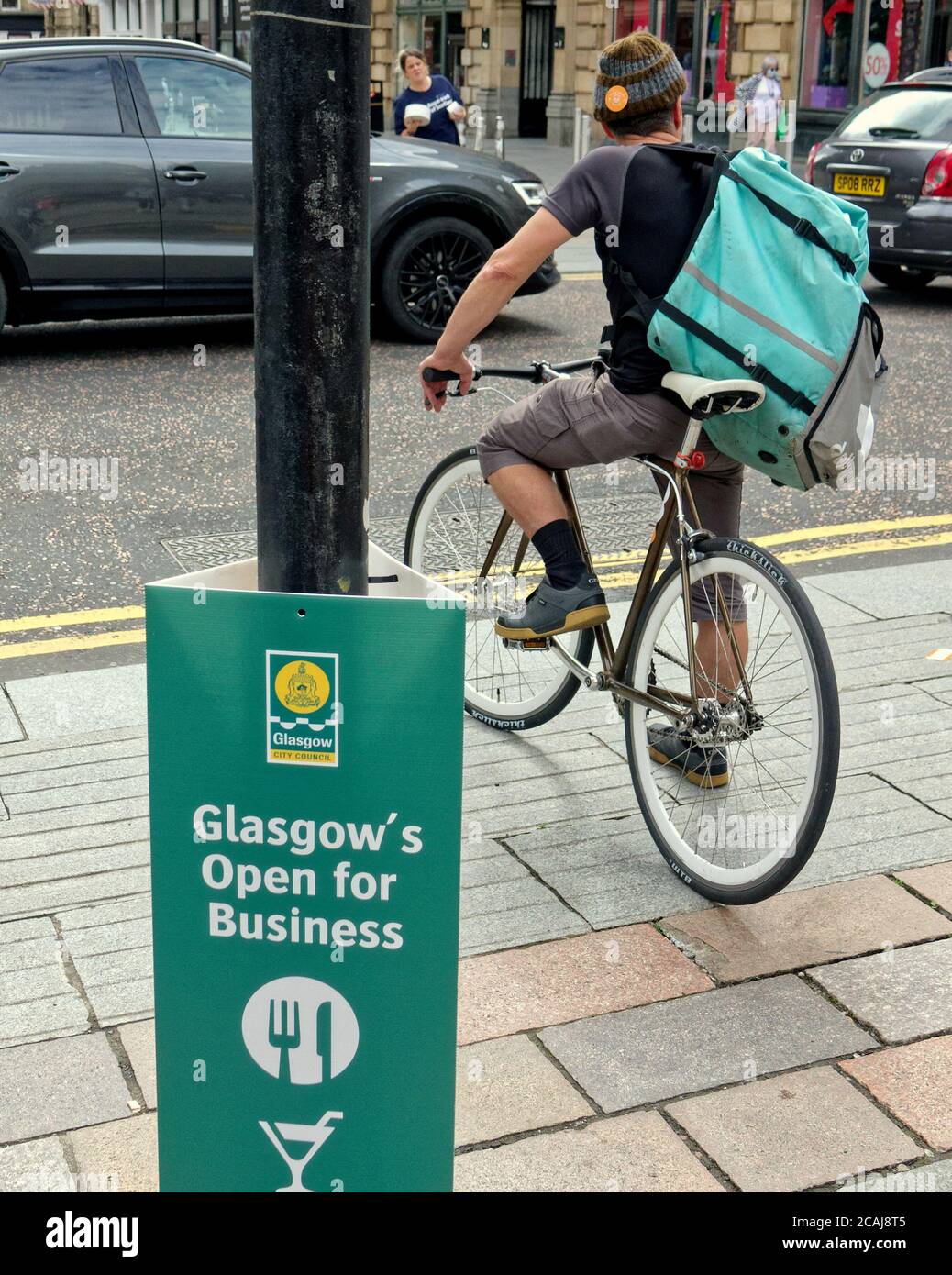 Glasgow, Schottland, Großbritannien 7. August, 2020: Die Stadt ist wegen Coronavirus und der Geschäftsinitiative geschlossen, um zu ermutigen, sitzen in Essen ballen zur Prävalenz von Home deliveryn.. Quelle: Gerard Ferry/Alamy Live News Stockfoto