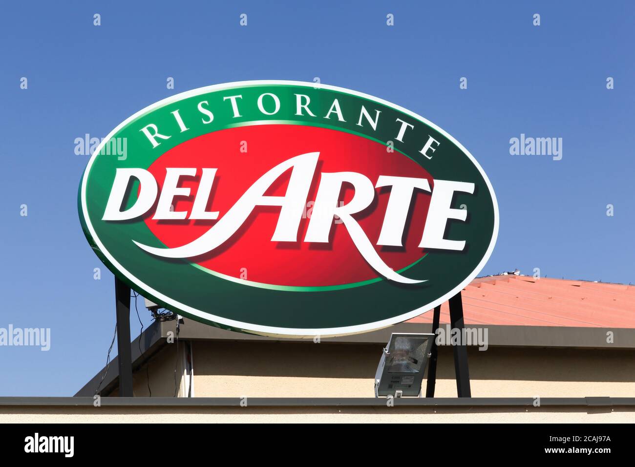 Villefranche, Frankreich - 15. März 2020: Pizza Del Arte Logo auf einem Gebäude. Pizza Del Arte ist eine französische Kette, die auf italienische Spezialitäten spezialisiert ist Stockfoto