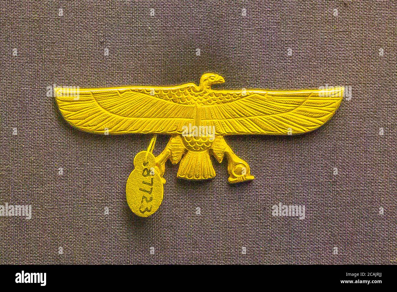 Kairo, Ägyptisches Museum, Schmuck aus der königlichen Nekropole von Tanis : Gold Amulett von Nekhbet als Geier, in der Beerdigung von Prinz Hornakht gefunden. Stockfoto