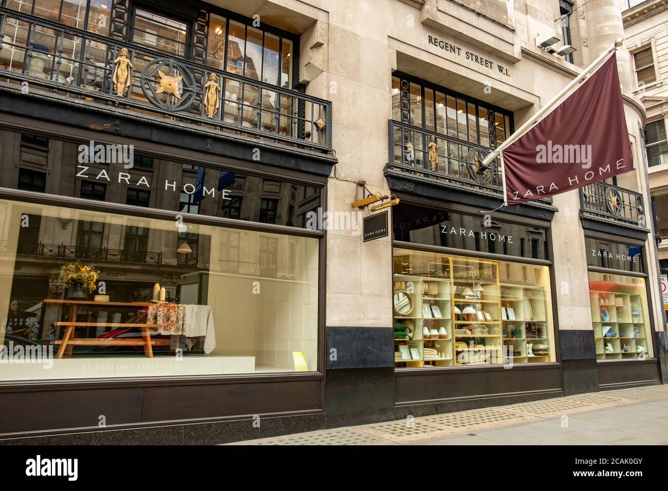 Beschilderung für den Einzelhandel in London - Zara Home im Londoner West End Stockfoto