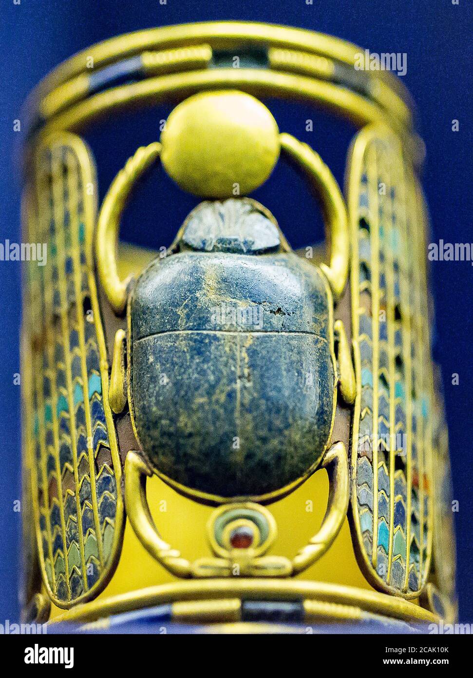 Kairo, Ägyptisches Museum, königliche Nekropole von Tanis, Begräbnis des Königs Psusennes I : eines der beiden Armbänder zeigt Kartuschen des Königs. Stockfoto