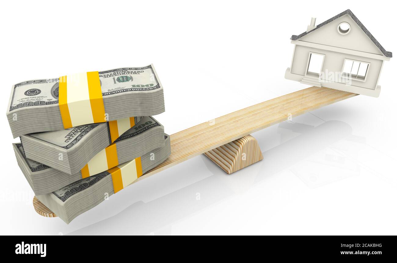 Bewertung von Immobilien. Geld (Stapel der mit einem Band gebundenen USA-Dollar) und das Symbol des Hauses wogen in der Bilanz. Stockfoto