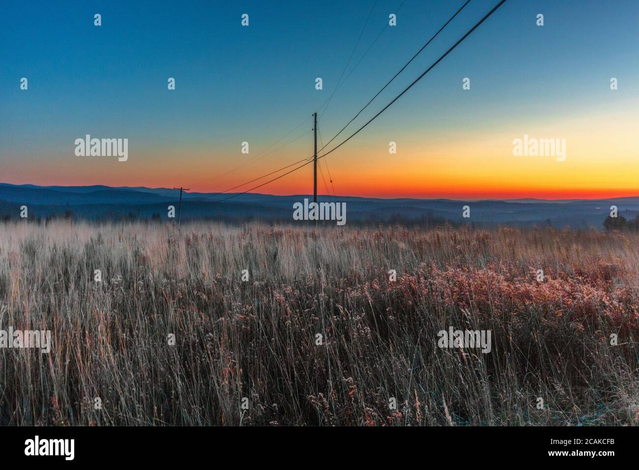 Sonnenaufgang auf dem Feld Stockfoto