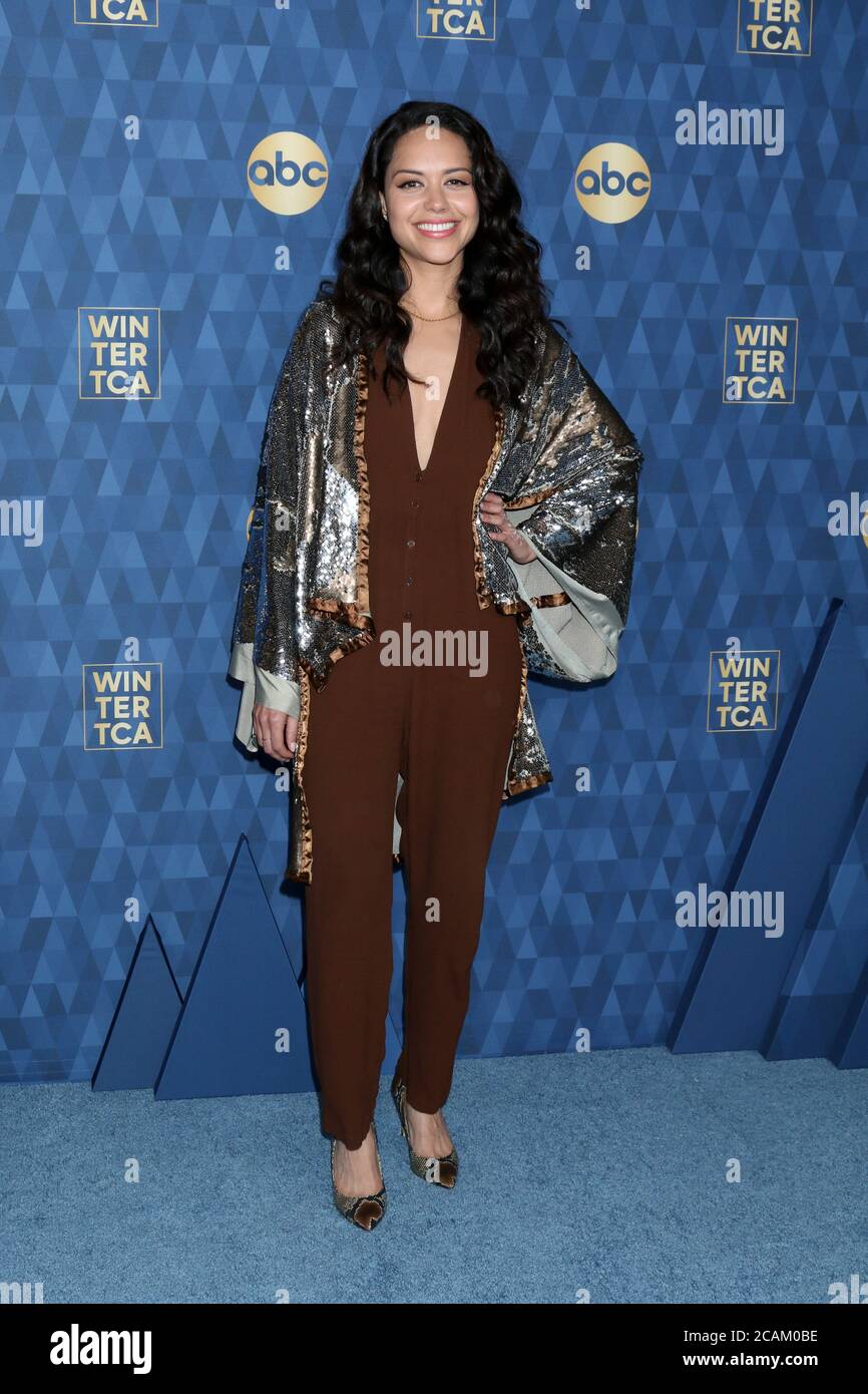 LOS ANGELES - 8. JANUAR: Alyssa Diaz bei der ABC Winter TCA Party Ankunft im Langham Huntington Hotel am 8. Januar 2020 in Pasadena, CA Stockfoto