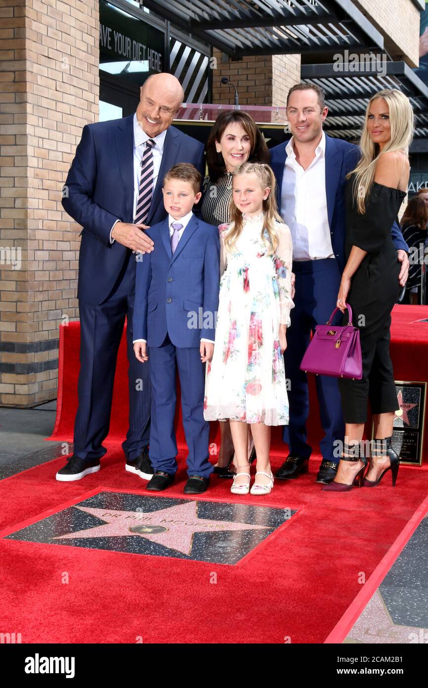 LOS ANGELES - FEB 21: Dr. Phil McGraw, London McGraw, Robin McGraw, Avery Elizabeth McGraw, Jay McGraw und Nicole Dahm bei der Dr. Phil Mc Graw Star Ceremony auf dem Hollywood Walk of Fame am 21. Februar 2019 in Los Angeles, CA Stockfoto