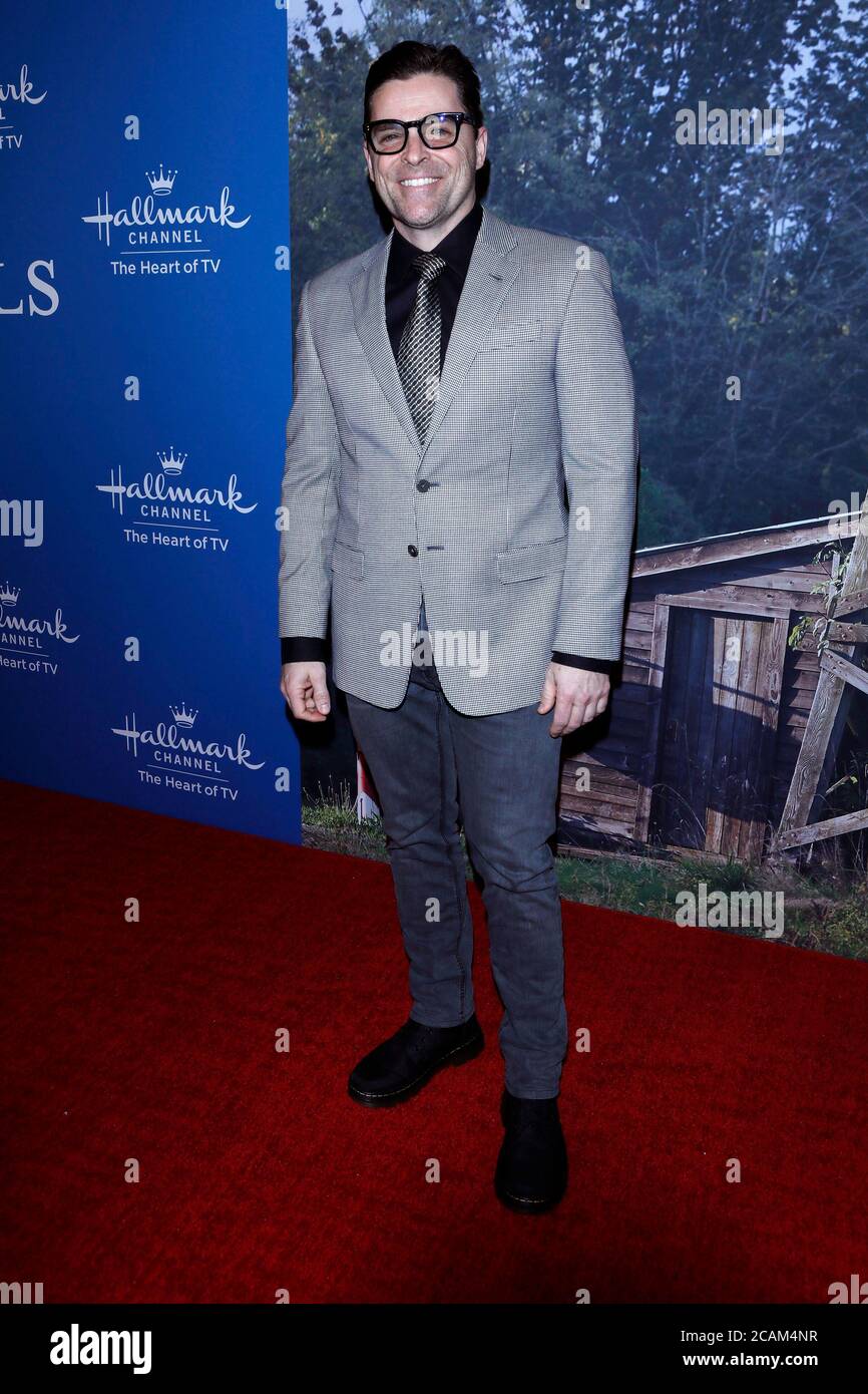 LOS ANGELES - FEB 11: Kavan Smith bei der Premiere von "When Calls the Heart" TV-Show Staffel 7 im Beverly Wilshire Hotel am 11. Februar 2020 in Beverly Hills, CA Stockfoto