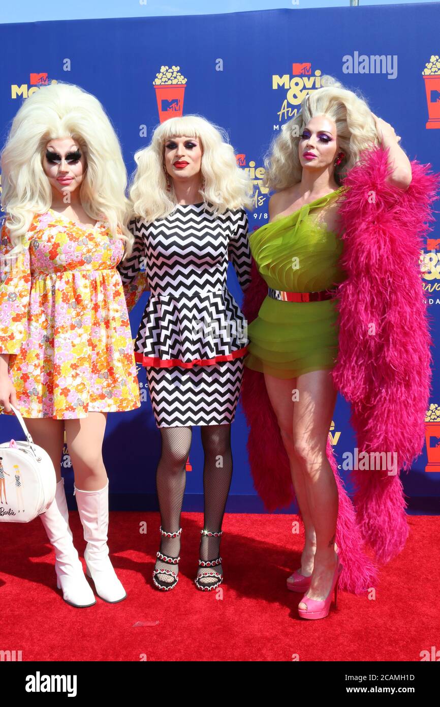 LOS ANGELES - JUN 15: TRIXIE Mattel, Katya Zamolodchikova, Alyssa Edwards bei den MTV Movie & TV Awards 2019 im Barker Hanger am 15. Juni 2019 in Santa Monica, CA Stockfoto