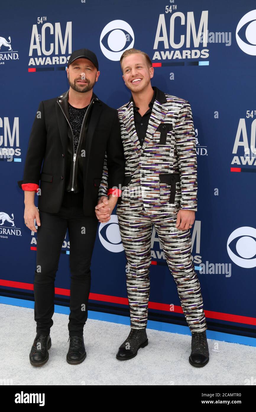LAS VEGAS - APR 7: Cody Alan, Trea Smith bei den 54. Academy of Country Music Awards in der MGM Grand Garden Arena am 7. April 2019 in Las Vegas, NV Stockfoto