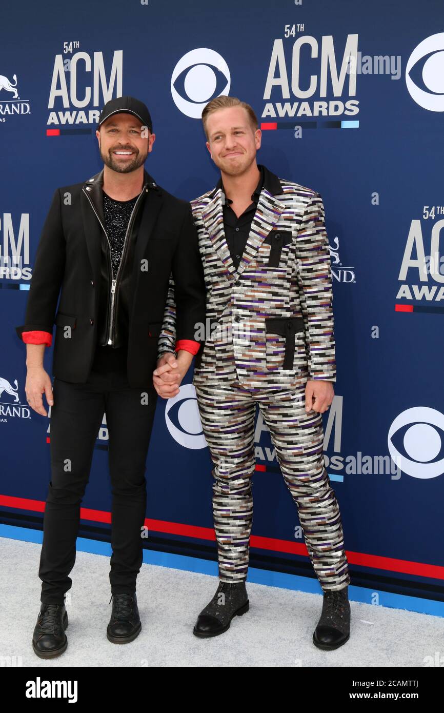 LAS VEGAS - APR 7: Cody Alan, Trea Smith bei den 54. Academy of Country Music Awards in der MGM Grand Garden Arena am 7. April 2019 in Las Vegas, NV Stockfoto