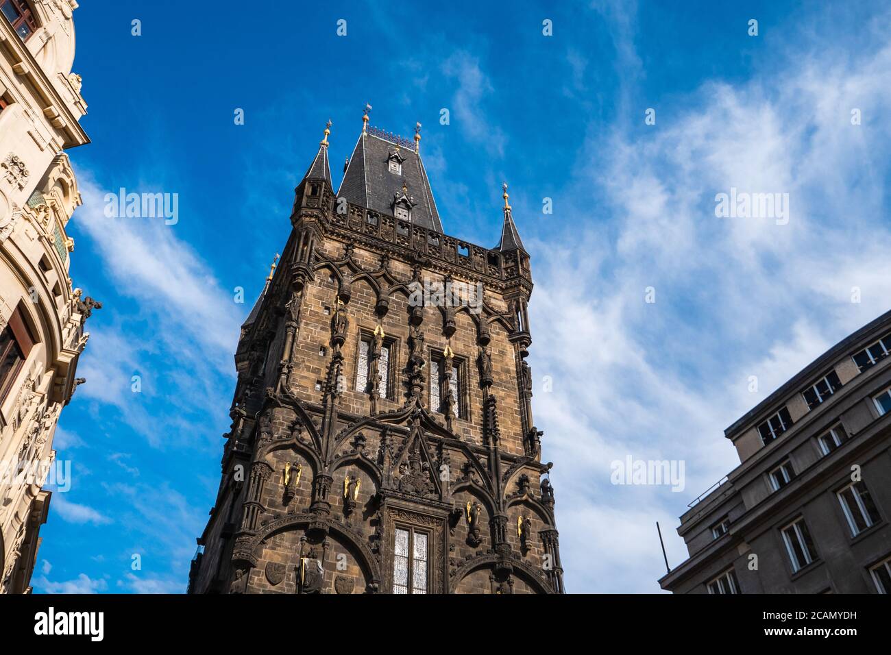 Gotischer Pulverturm Prasna Brana in der Altstadt von Prag, Tschechische Republik, das Pulvertor auf der Königlichen Krönungsstraße Stockfoto