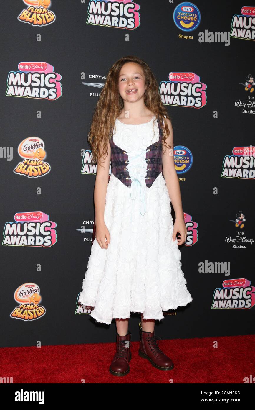 LOS ANGELES - JUN 22: Sofia Rosinsky bei den Radio Disney Music Awards 2018 im Loews Hotel am 22. Juni 2018 in Los Angeles, CA Stockfoto