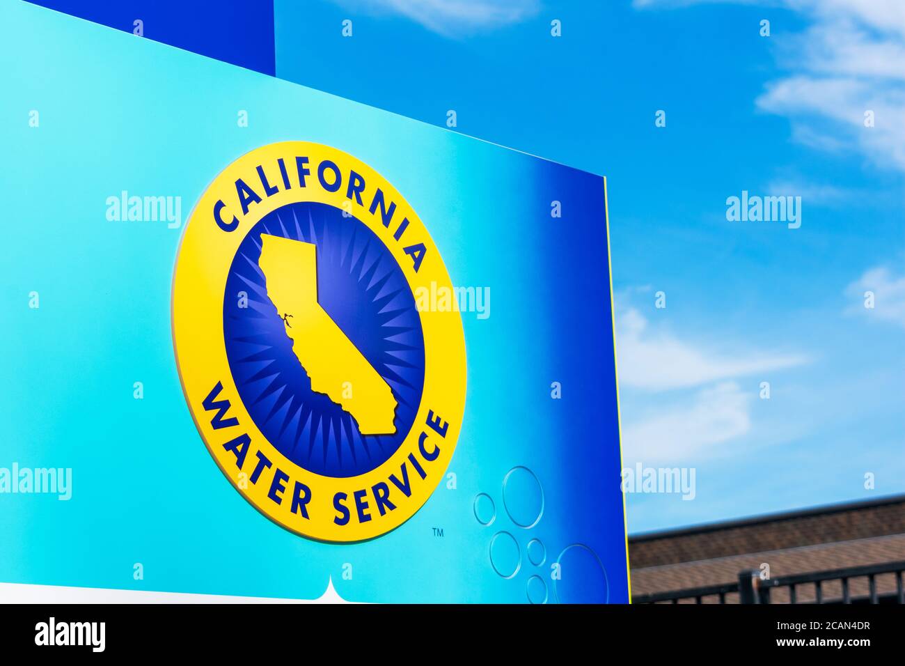 California Water Service Schild am Hauptsitz. CAL Water ist ein börsennotiertes Wasserversorgungsunternehmen - San Jose, Kalifornien, USA - 2020 Stockfoto