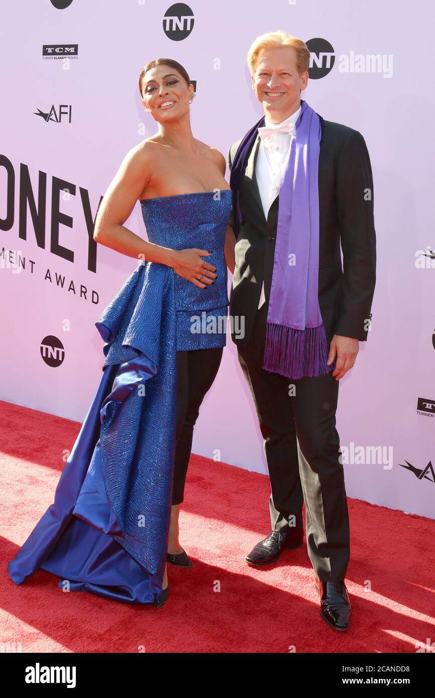 LOS ANGELES - 7. JUNI: Juliana Paes am American Film Institute Lifetime Achievement Award an George Clooney am Dolby Theater am 7. Juni 2018 in Los Angeles, CA Stockfoto