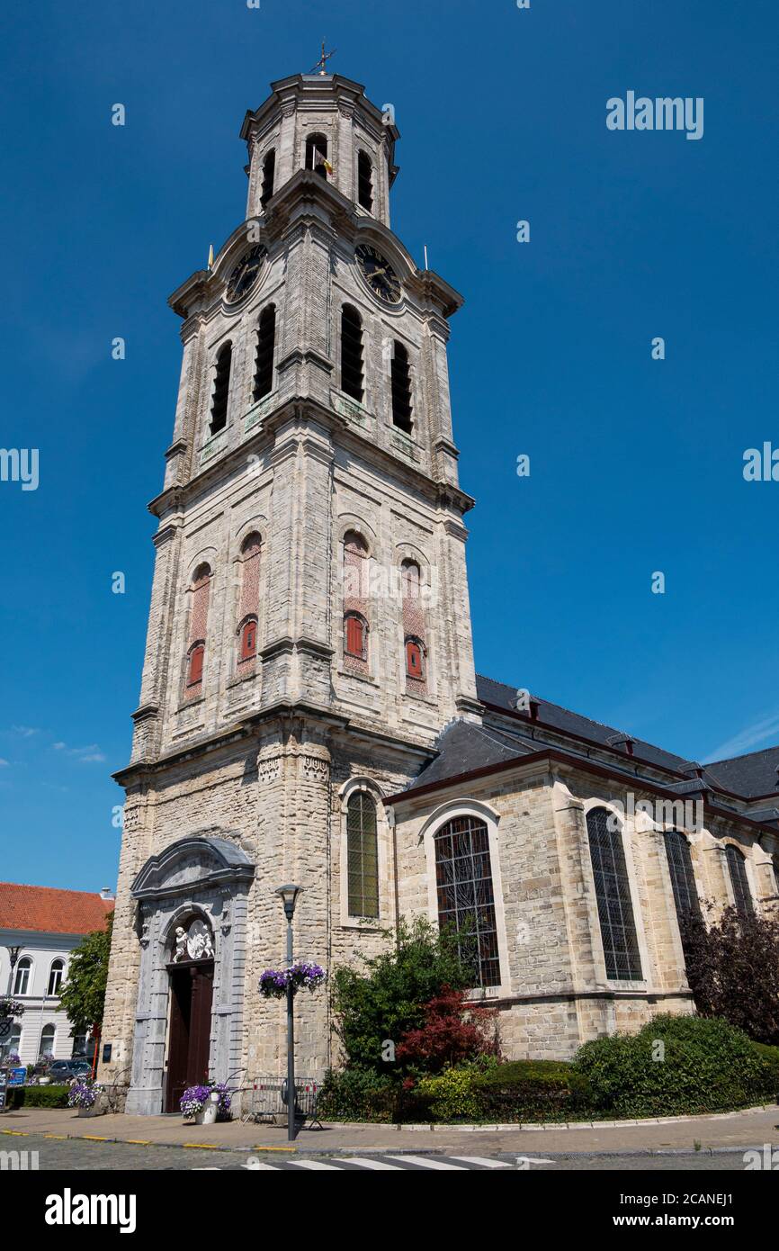 Lokeren, Belgien, St. Laurentius Kirche mit dem hohen Glockenturm Stockfoto