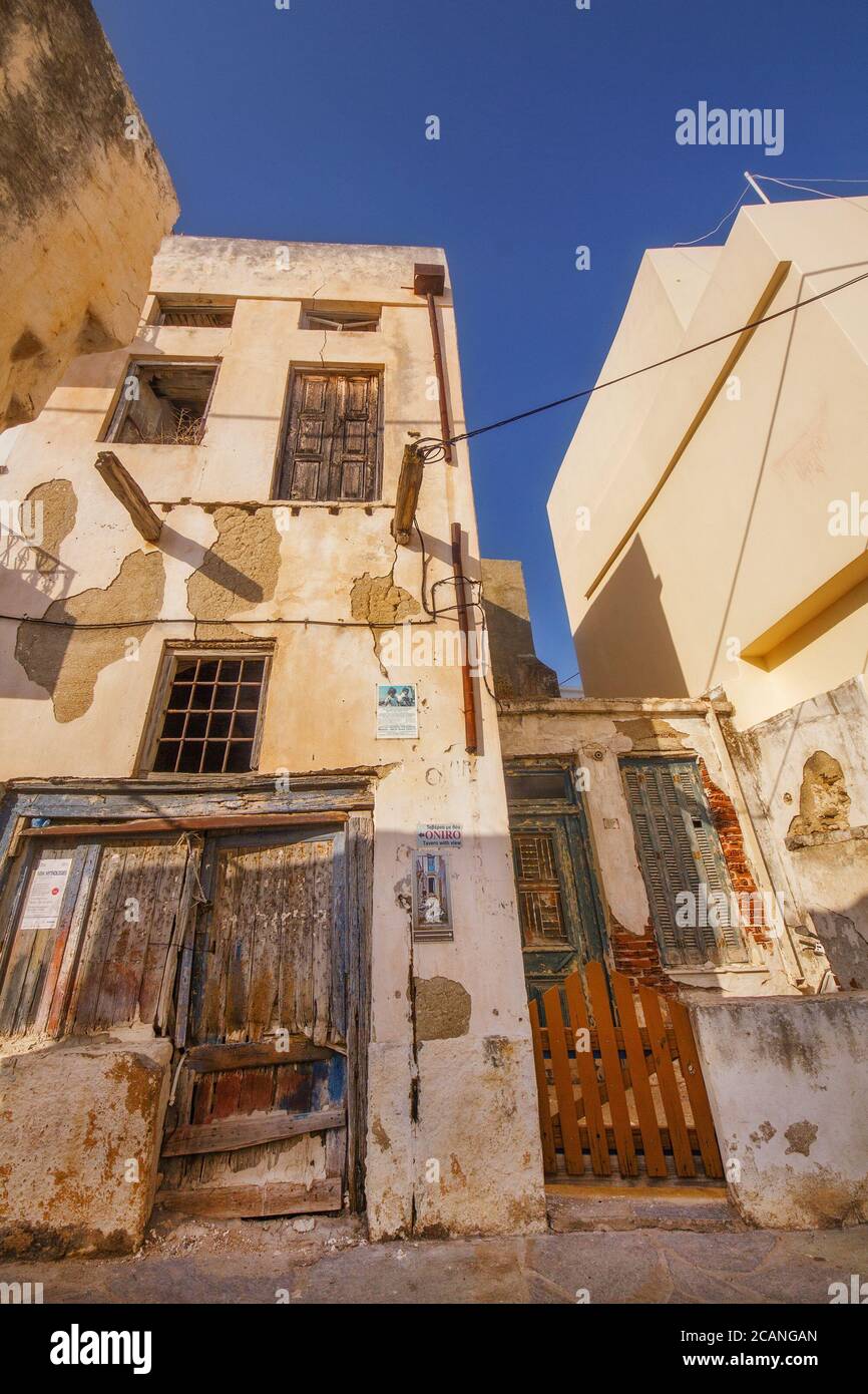 23.06. 2016 - verlassene Häuser in der Altstadt von Naxos, Griechenland Stockfoto
