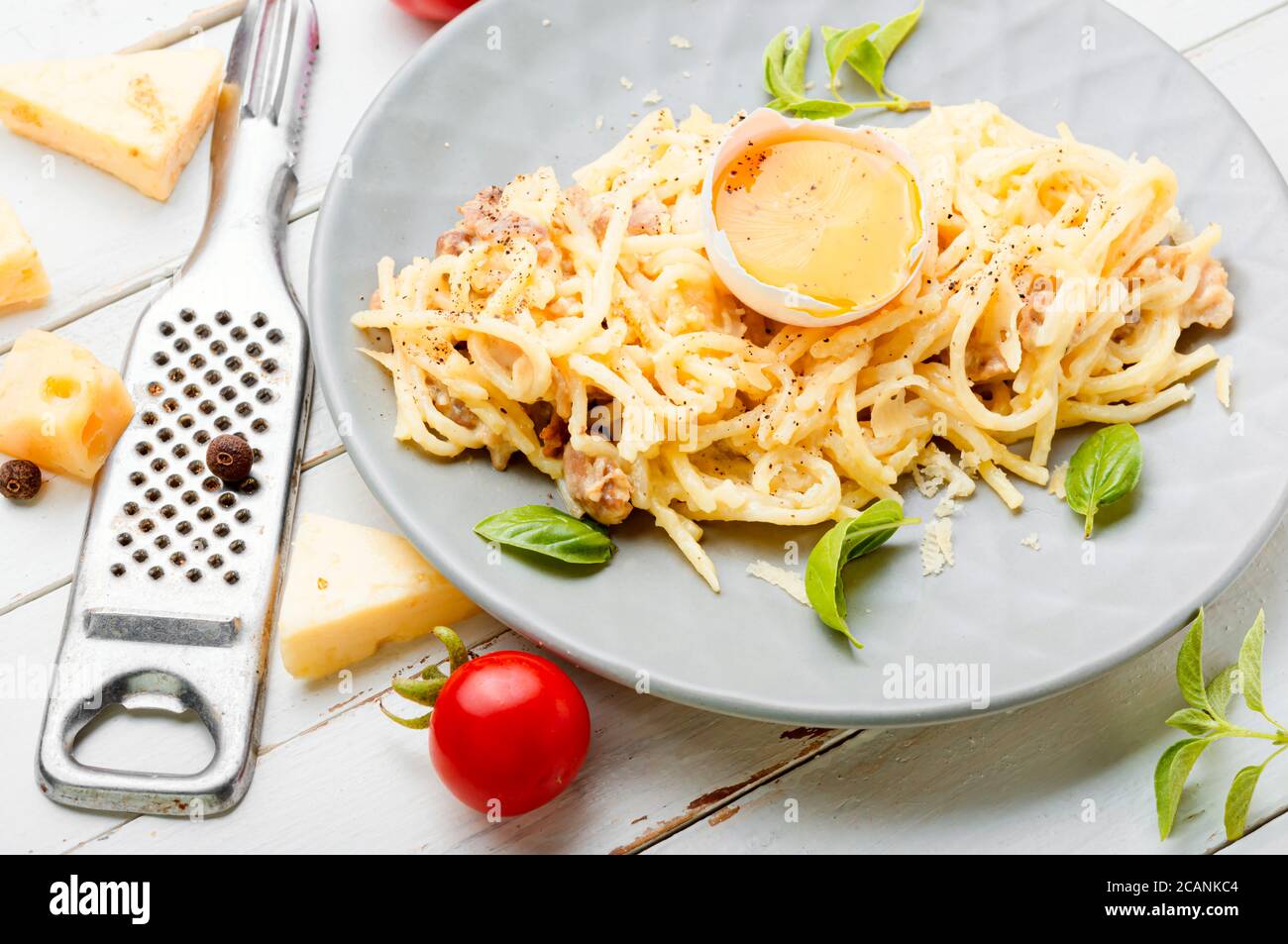 Spaghetti alla carbonara -Fotos und -Bildmaterial in hoher Auflösung ...