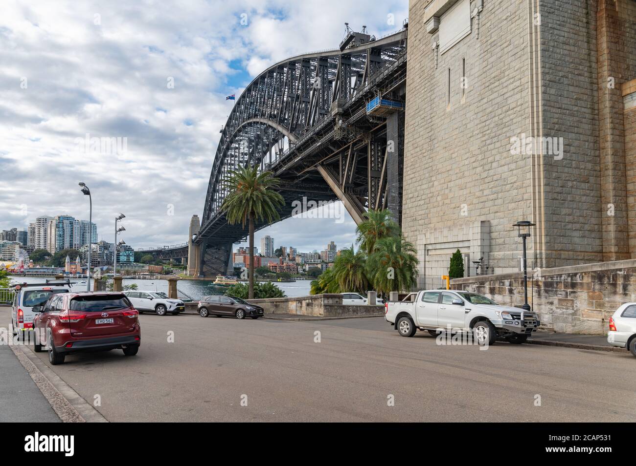 Harbour Bridge von Dawes Point an einem bewölkten Winternachmittag Stockfoto