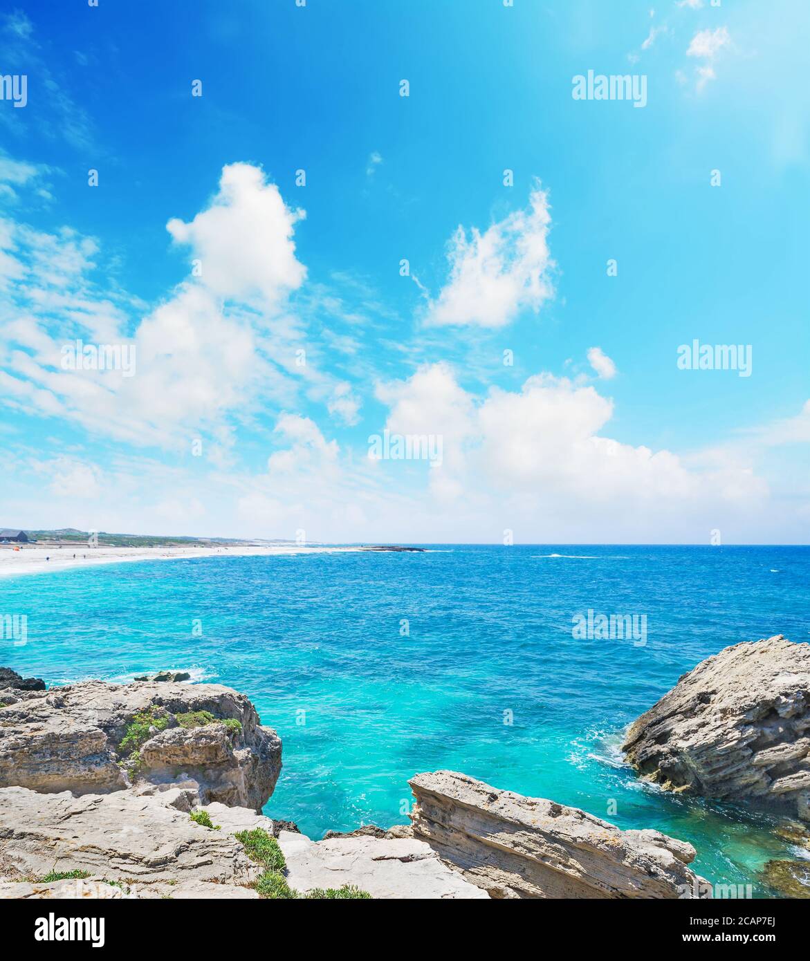 Felsige Küste in ist Arutas Strand. Gedreht in Sardinien, Italien Stockfoto