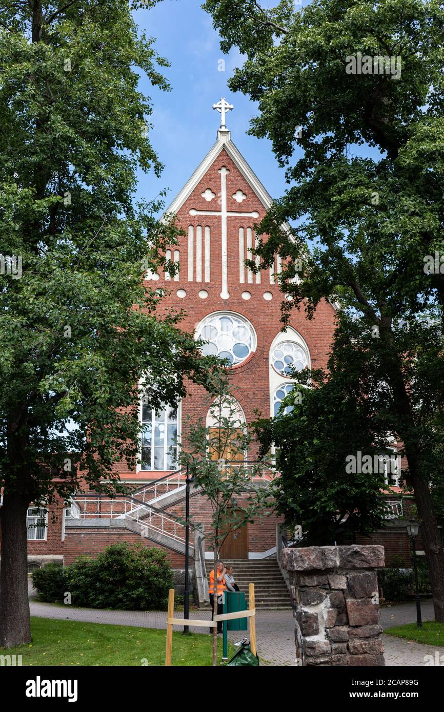 Neugotische Architektur der Diaconess Institute Church, eines der bestgehüteten Geheimnisse des Kallio-Viertels in Helsinki, Finnland Stockfoto