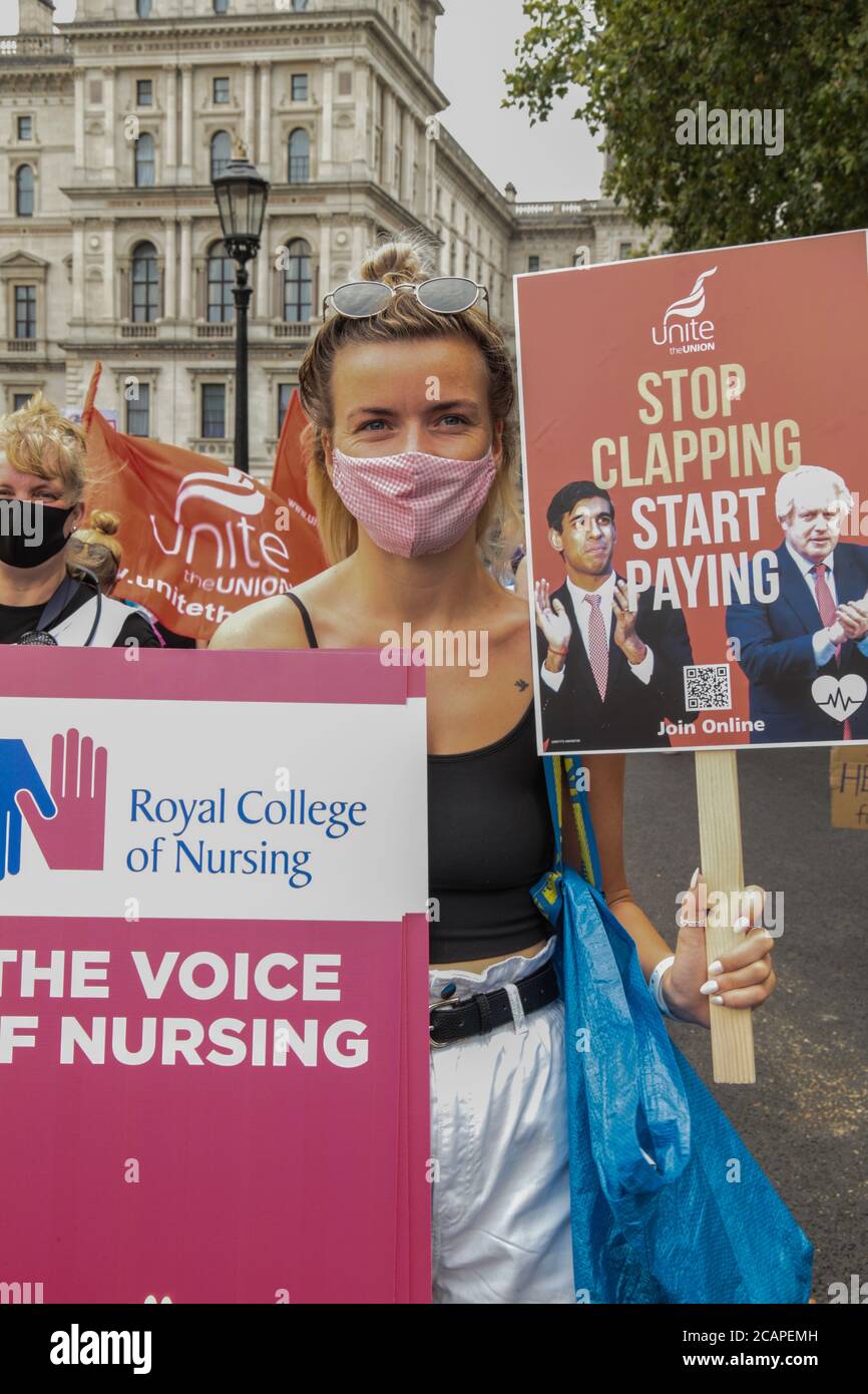 London Großbritannien 8. August 2020 NHS-Arbeiter im ganzen Land organisierten eine Welle von Protesten, die eine Lohnerhöhung von 15% ab dem 1. Dezember 2020 forderten, um damit zu beginnen, ein Jahrzehnt verlorener Löhne zurückzugewinnen.Paul Quezada-Neiman/ Alamy Live News Stockfoto