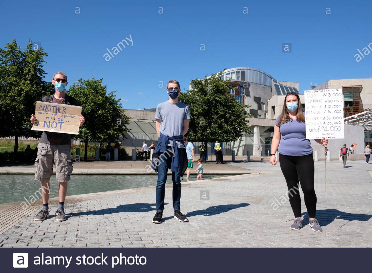 Edinburgh, Schottland, Großbritannien. August 2020. NHS Krankenschwestern, Mitarbeiter und Unterstützer außerhalb des schottischen parlaments, um für faire Bezahlung und Gehaltserhöhung zu werben. Kredit: Craig Brown/Alamy Live Nachrichten Stockfoto