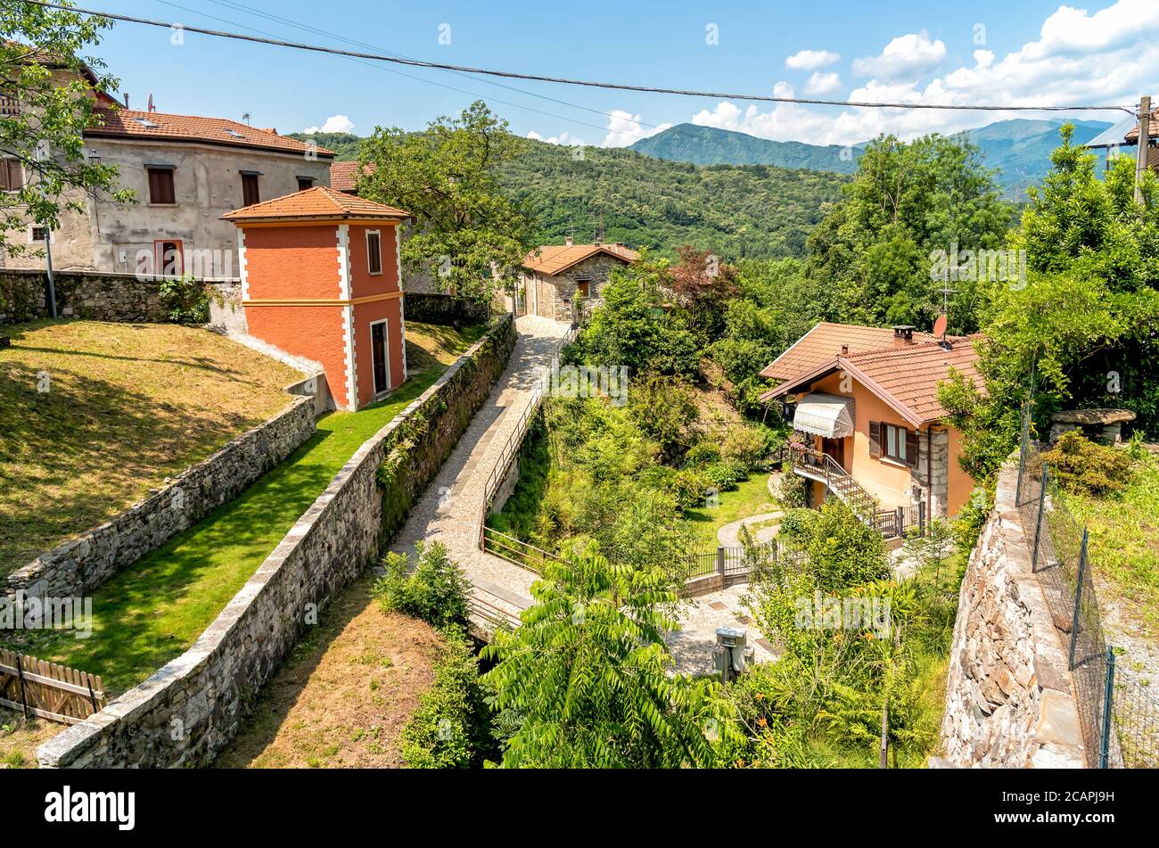 Kleines Bergdorf Bassola, Ortsteil von Armeno oberhalb des Ortasees in der Provinz Novara, Piemont, Italien Stockfoto