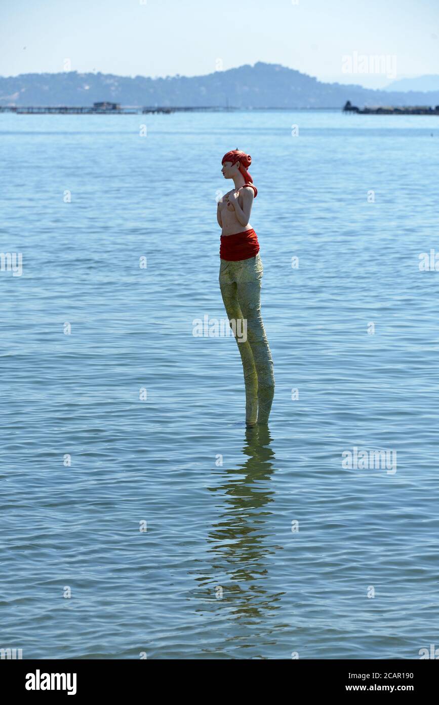 Weibliche Wasserskulpturen von Nathalie Bicaie Tamaris La Seyne sur Mer Stockfoto