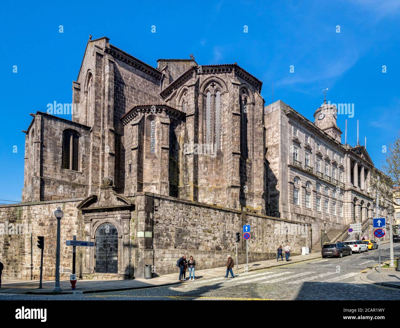 10. März 2020: Porto, Portugal - die Kirche des heiligen Franziskus, eine gotische Kirche aus dem 14. Jahrhundert in Porto. Stockfoto