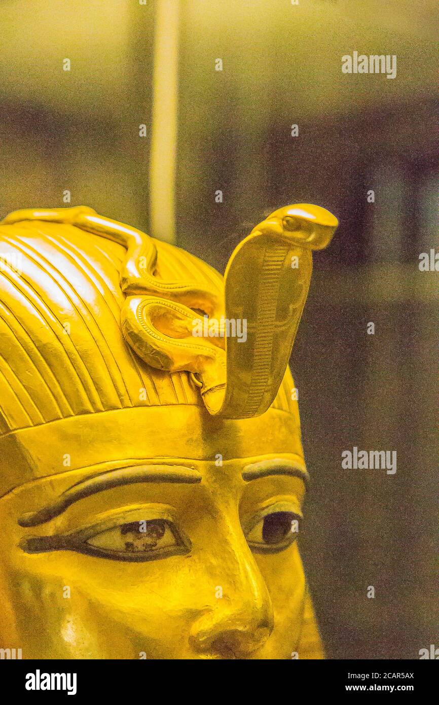 Ägypten, Kairo, Ägyptisches Museum, Schmuck in der königlichen Nekropole von Tanis gefunden, Begräbnis des Königs Psusennes I, Detail der Goldmaske. Stockfoto