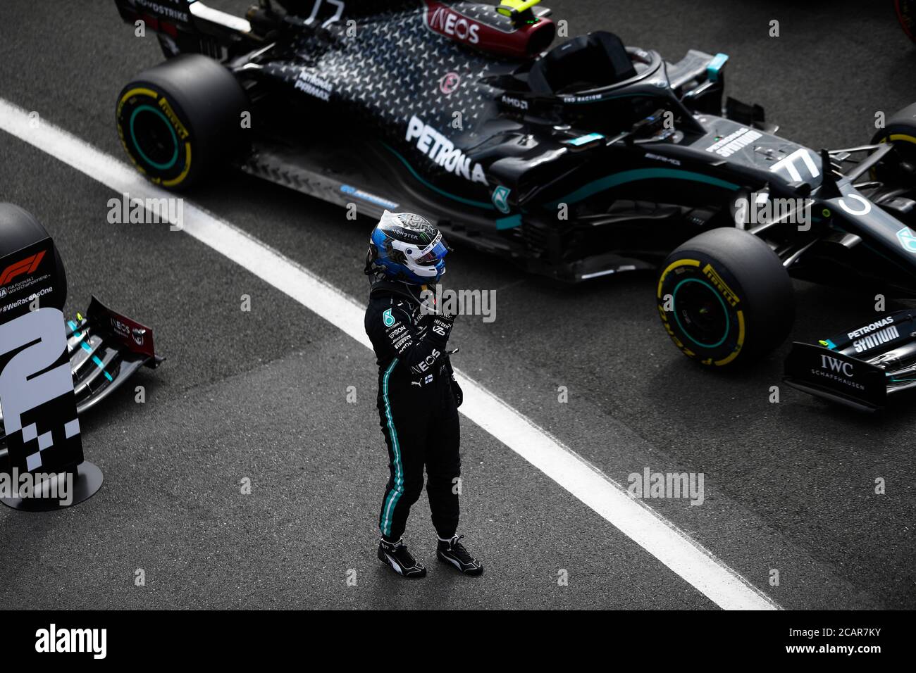 Mercedes' Valtteri Bottas während des Qualifyings zum 70. Jahrestag des Formel 1 Grand Prix auf der Silverstone Race Circuit, Northampton. Stockfoto