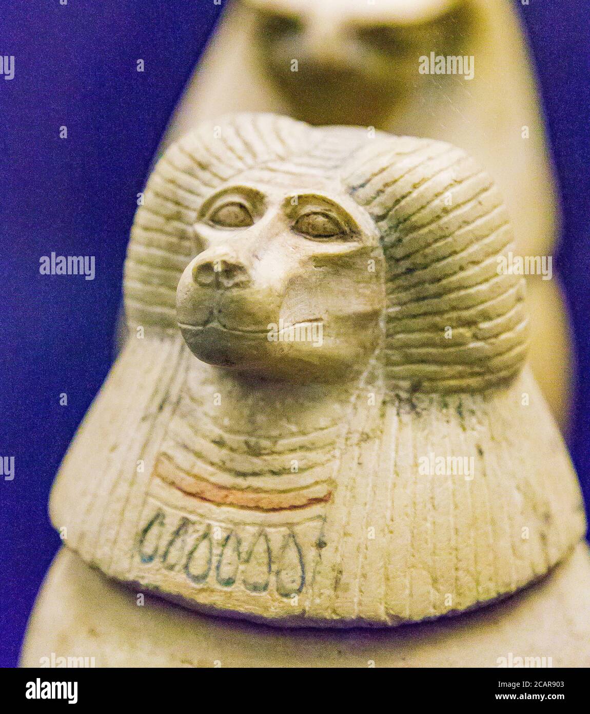 Ägypten, Kairo, Ägyptisches Museum, gefunden in der königlichen Nekropole von Tanis, 1 der 4 Leinwandvasen des Prinzen Hornakht. Der Stecker ist ein Affenkopf. Stockfoto