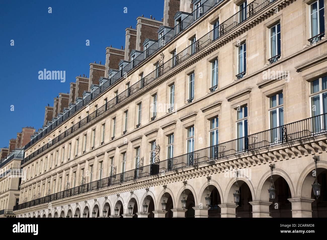 Gebäudefassade an der Rue Rivoli in Paris; Frankreich Stockfoto