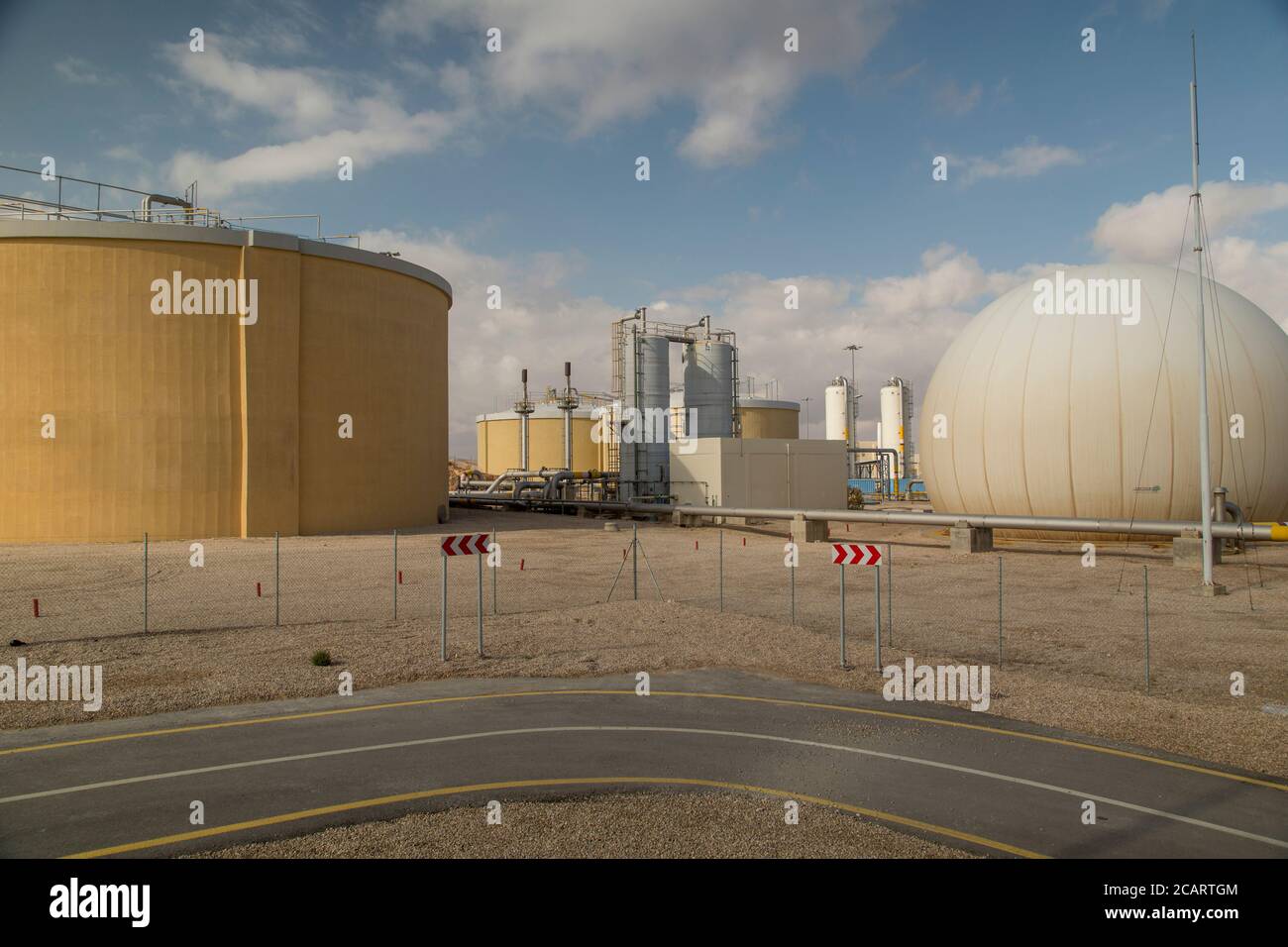 Fermenter und Methantanks in der Abwasseraufbereitungsanlage AS-Samra in Zarqa, Jordanien. Stockfoto