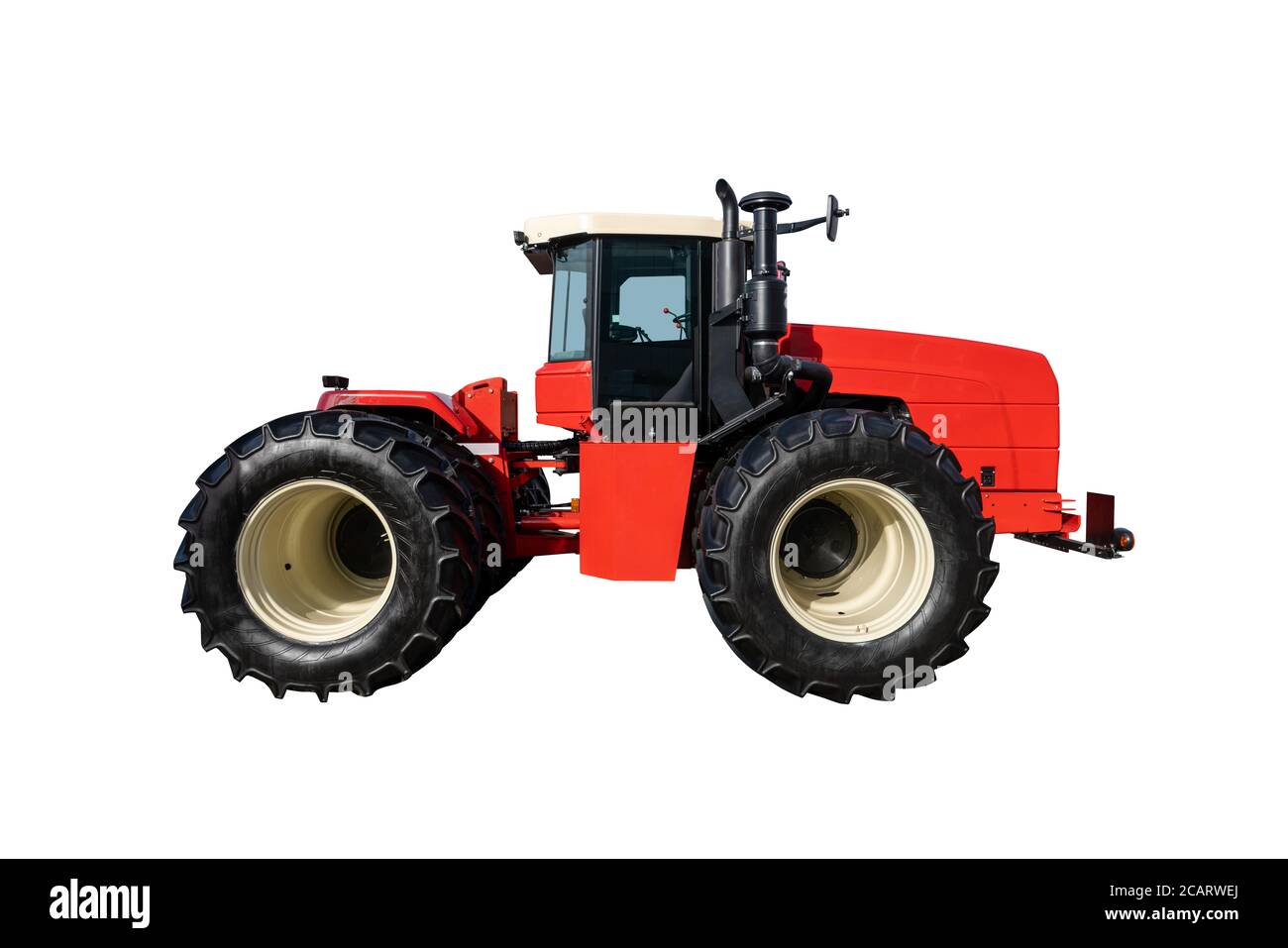 Rote Rädern landwirtschaftlichen Traktor isoliert auf weißem Hintergrund Stockfoto