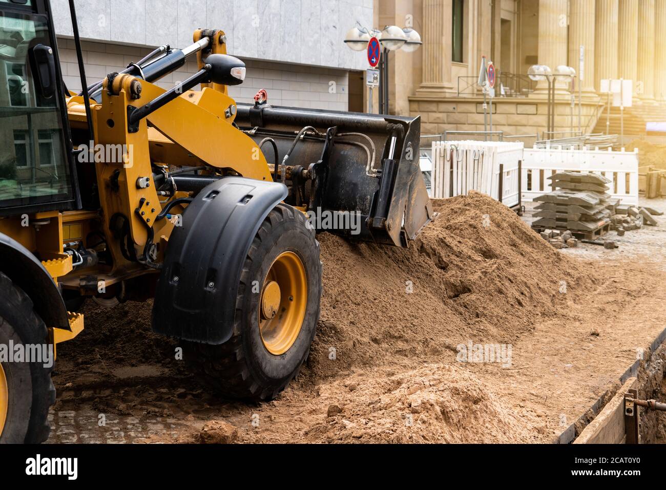 Gelbe Konstruktion Planierraupe bei der Arbeit Stockfoto