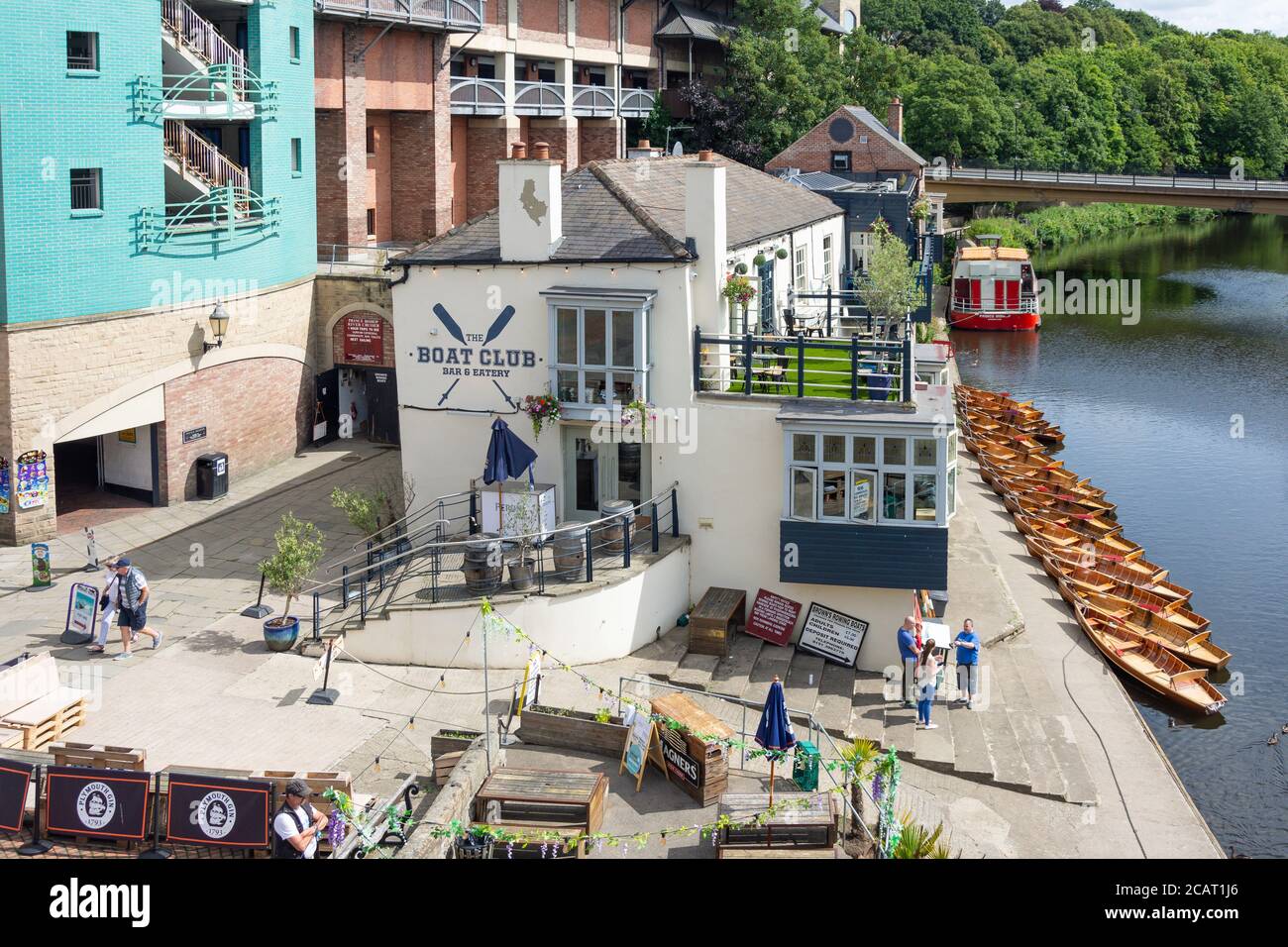 The Boat Club und River Wear von Elvet Bridge, Durham, County Durham, England, Großbritannien Stockfoto