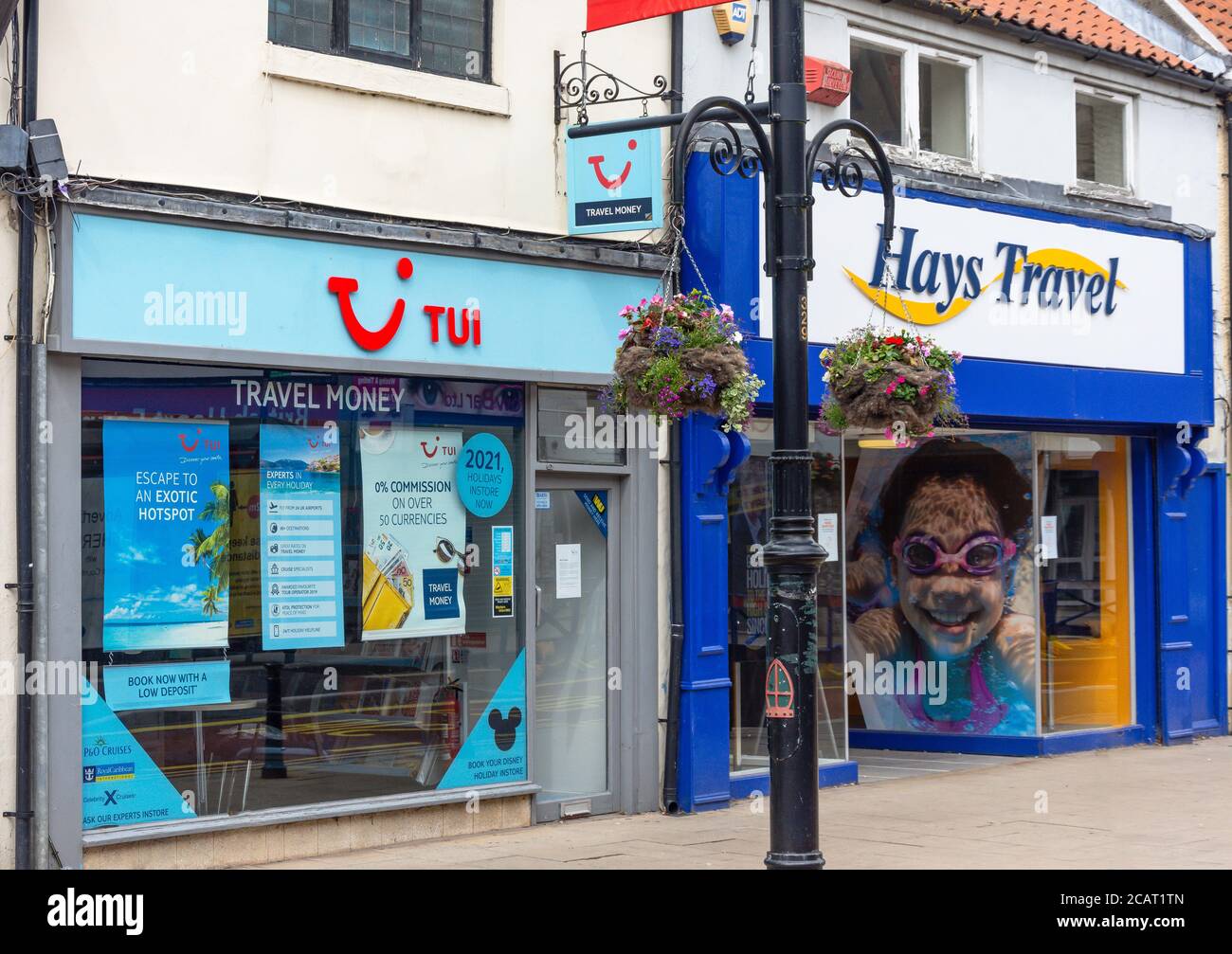 Hay's & TUI travel Shops, Newgate, Bishop Auckland, County Durham, England, Vereinigtes Königreich Stockfoto