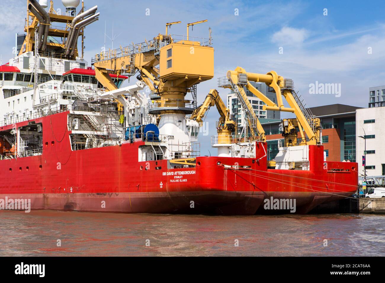 Die RRS Sir David Attenborough, das Polarforschungsschiff, dockte nach der ersten Überquerung des Flusses Mersey am Kreuzfahrtterminal von Liverpool an. Stockfoto