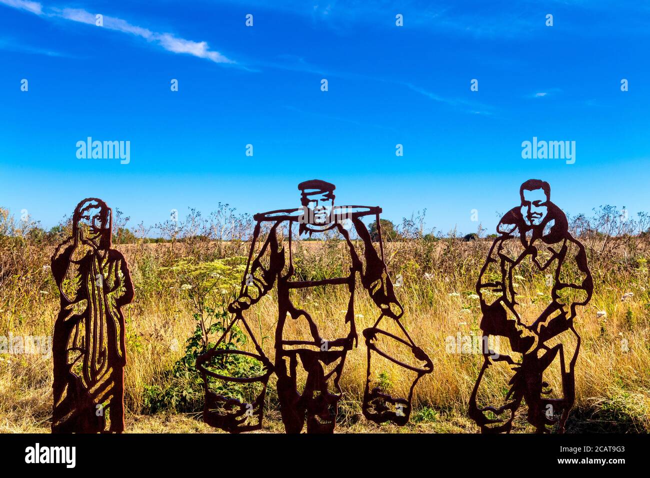 Skulpturen, die lokale Helden feiern - römerin, Austernfischer und RAF-Pilot auf dem Oyster Bay Trail in der Nähe von Reculver, Kent, Großbritannien Stockfoto