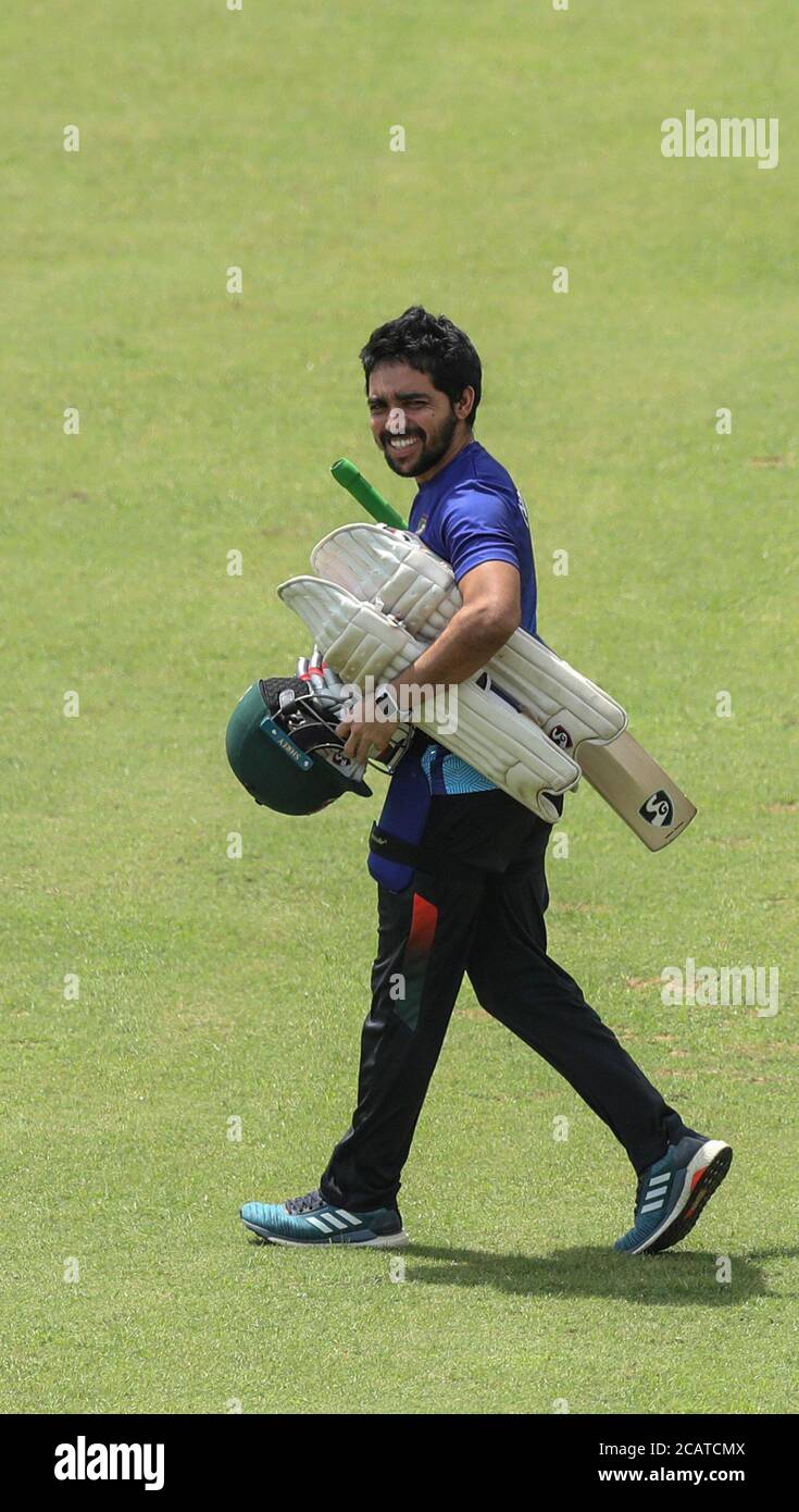 Bangladesh Testkapitän Mominul Haque während der Batting-Praxis im Sher-e-Bangla National Cricket Stadium. Stockfoto